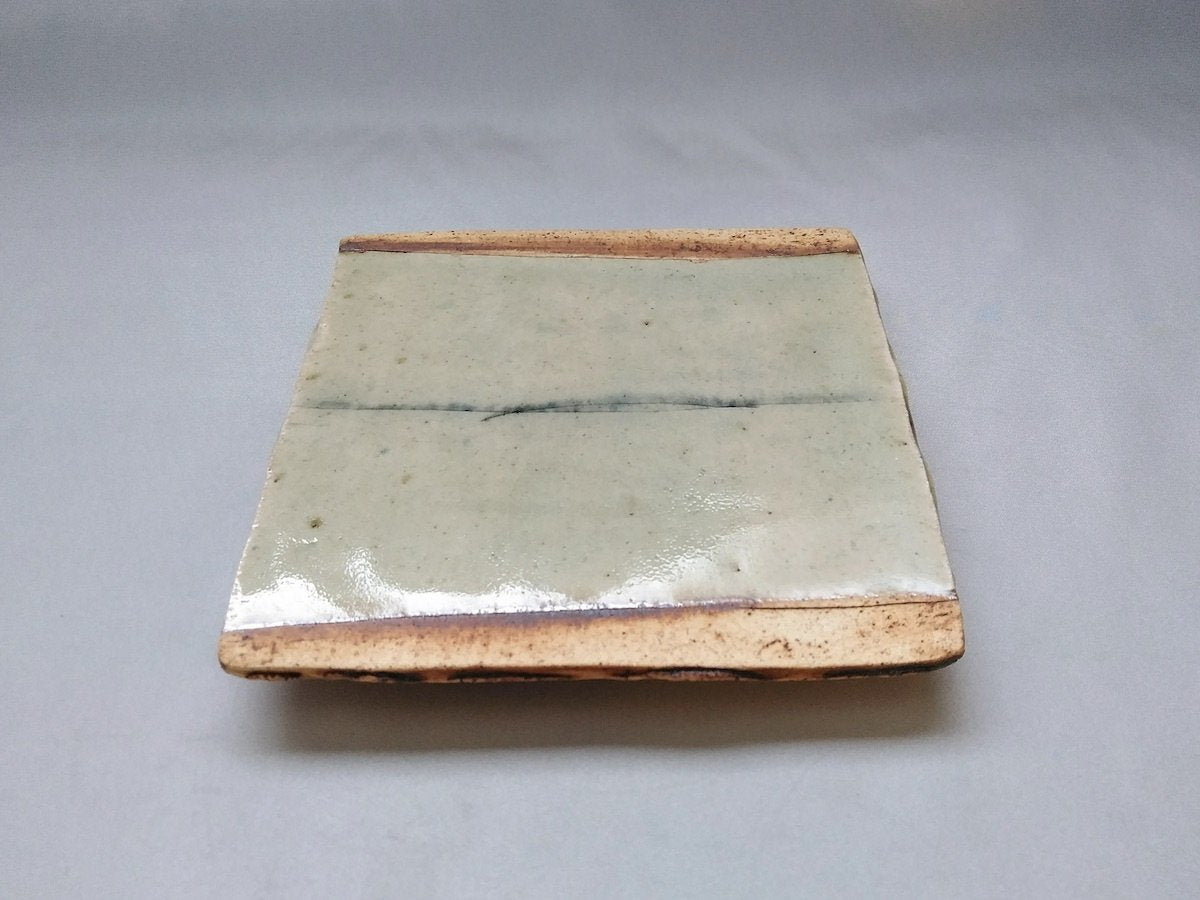Ash glaze wire carving 5-inch square plate [Yoshitaka Kato]
