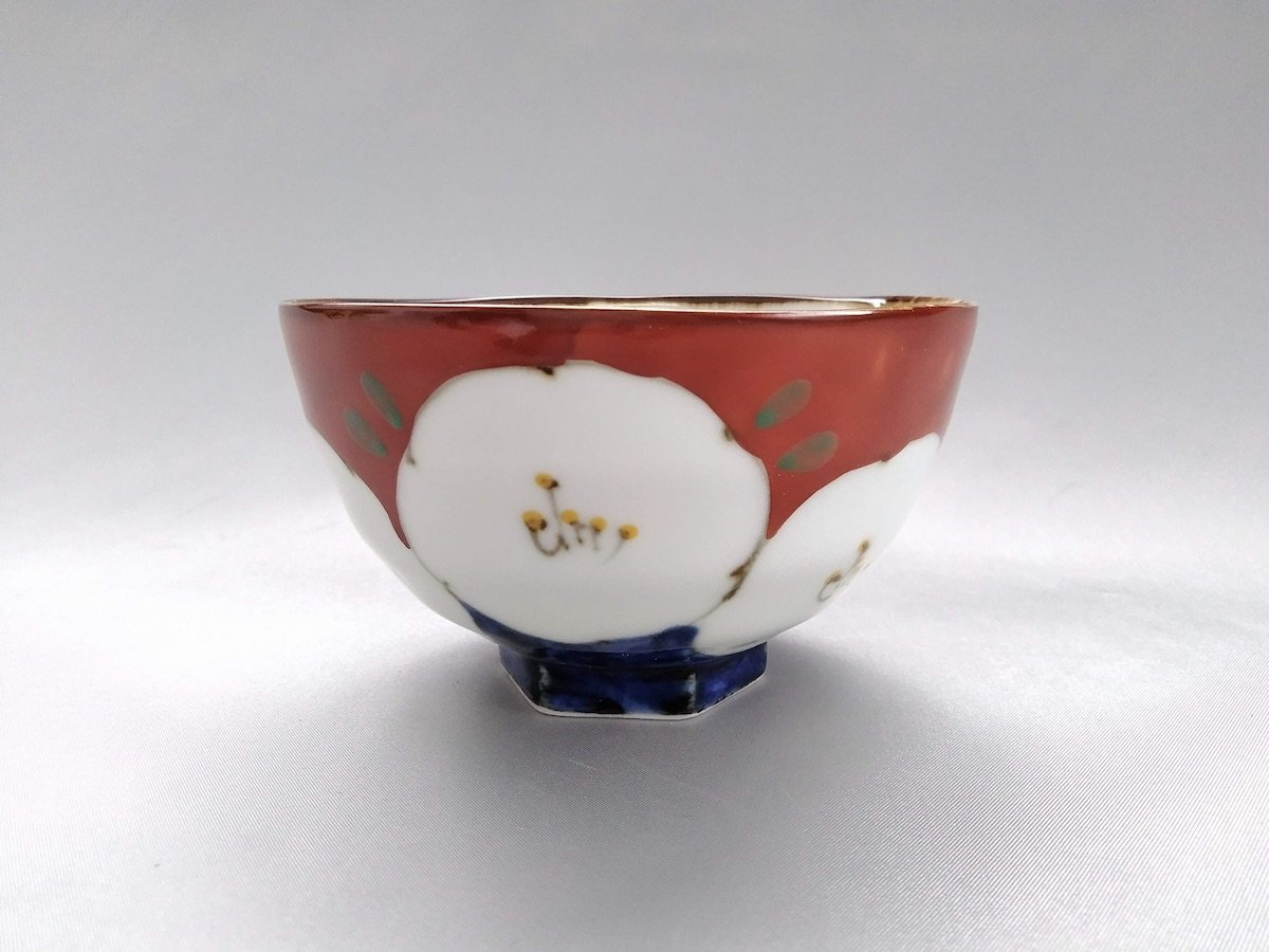 Dark flower hexagonal elevated rice bowl red [Fukumine Kiln]