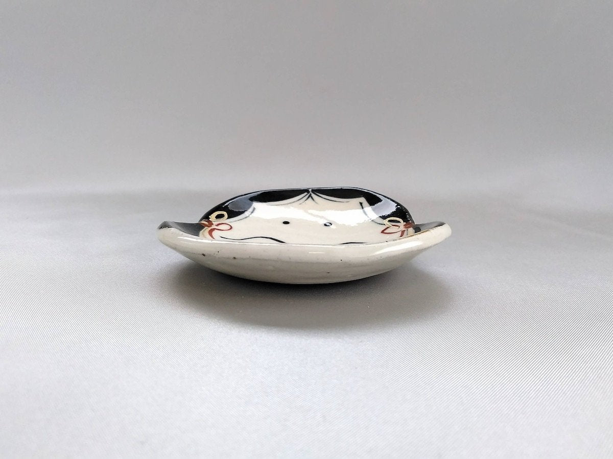 Okame face-shaped small plate [Porcelain Studio Raku]