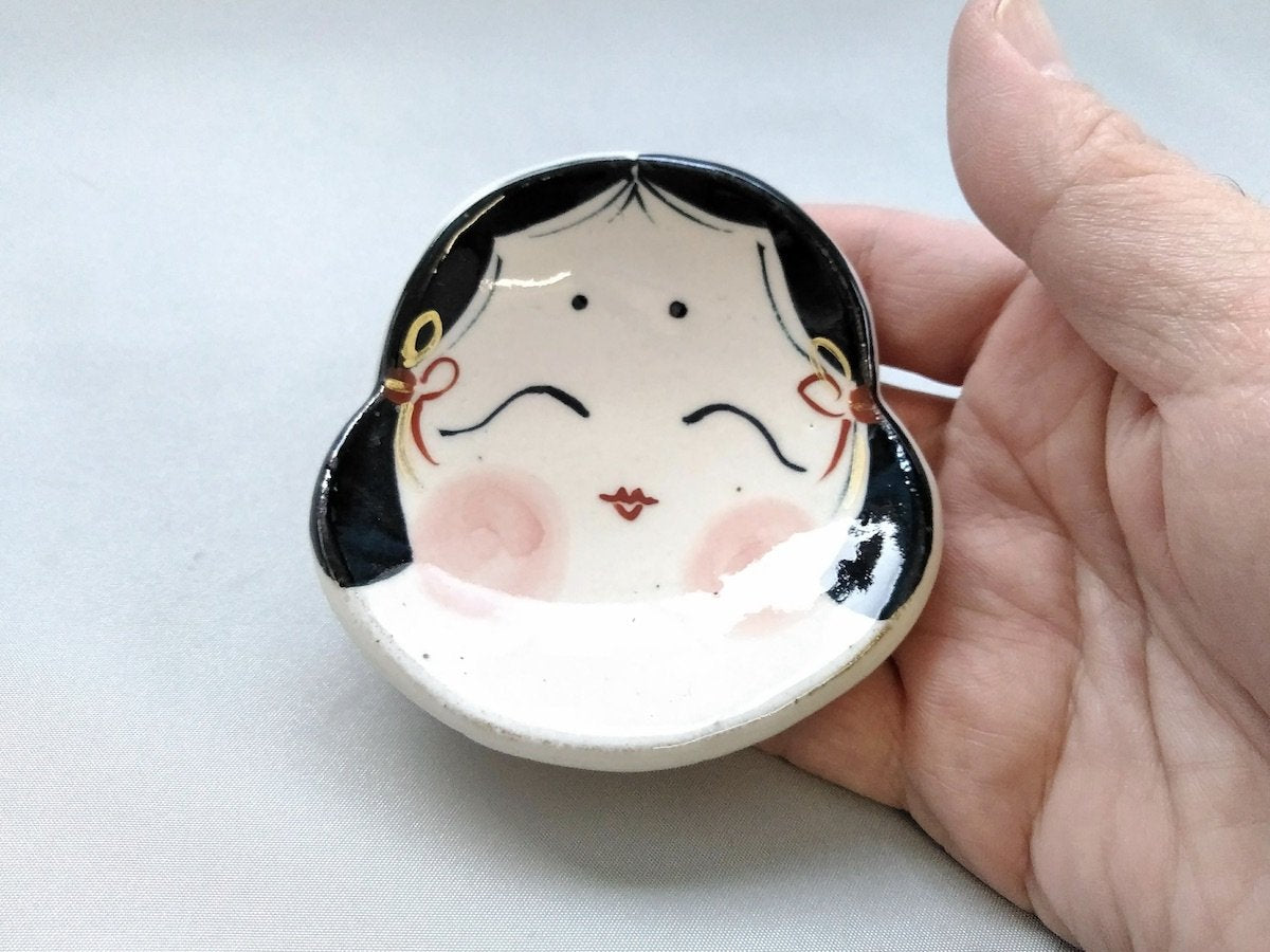 Okame face-shaped small plate [Porcelain Studio Raku]