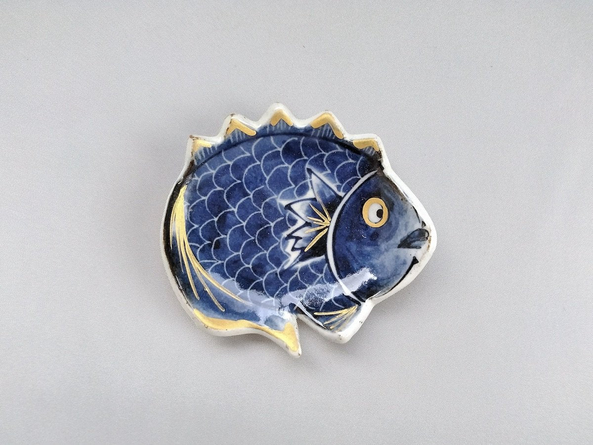 Sea bream-shaped small plate blue [Porcelain Studio Raku]