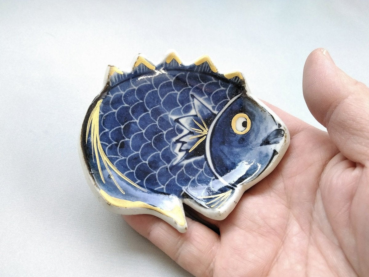 Sea bream-shaped small plate blue [Porcelain Studio Raku]