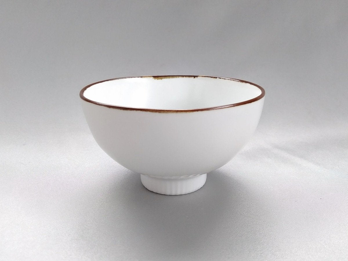 Shinogi rice bowl Kobuchi rust white mat [Koyogama]