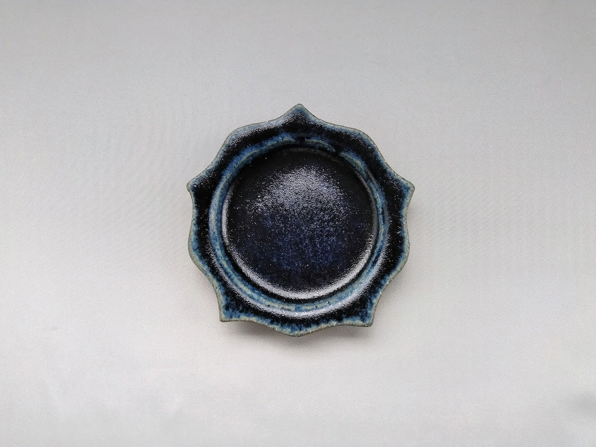 Deep blue glaze carved rim plate bean plate [Kazuhito Yamamoto]