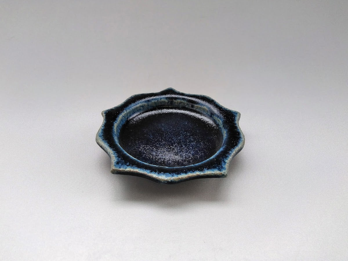 Deep blue glaze carved rim plate bean plate [Kazuhito Yamamoto]