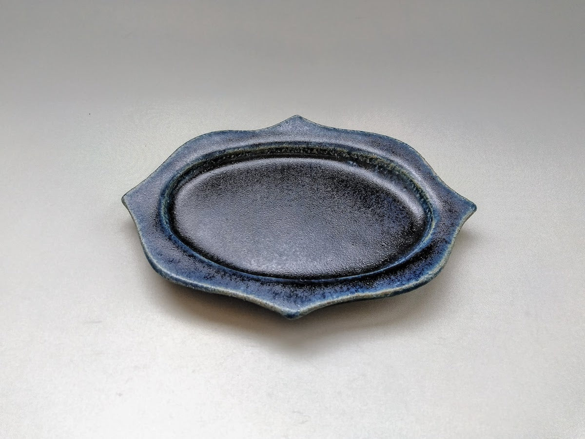 紺碧釉彫刻楕円プレート 小【山本一仁】