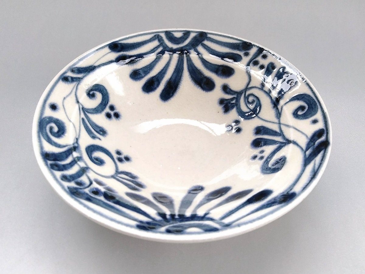 Annan vine arabesque 6-inch rim bowl [Sozan kiln]