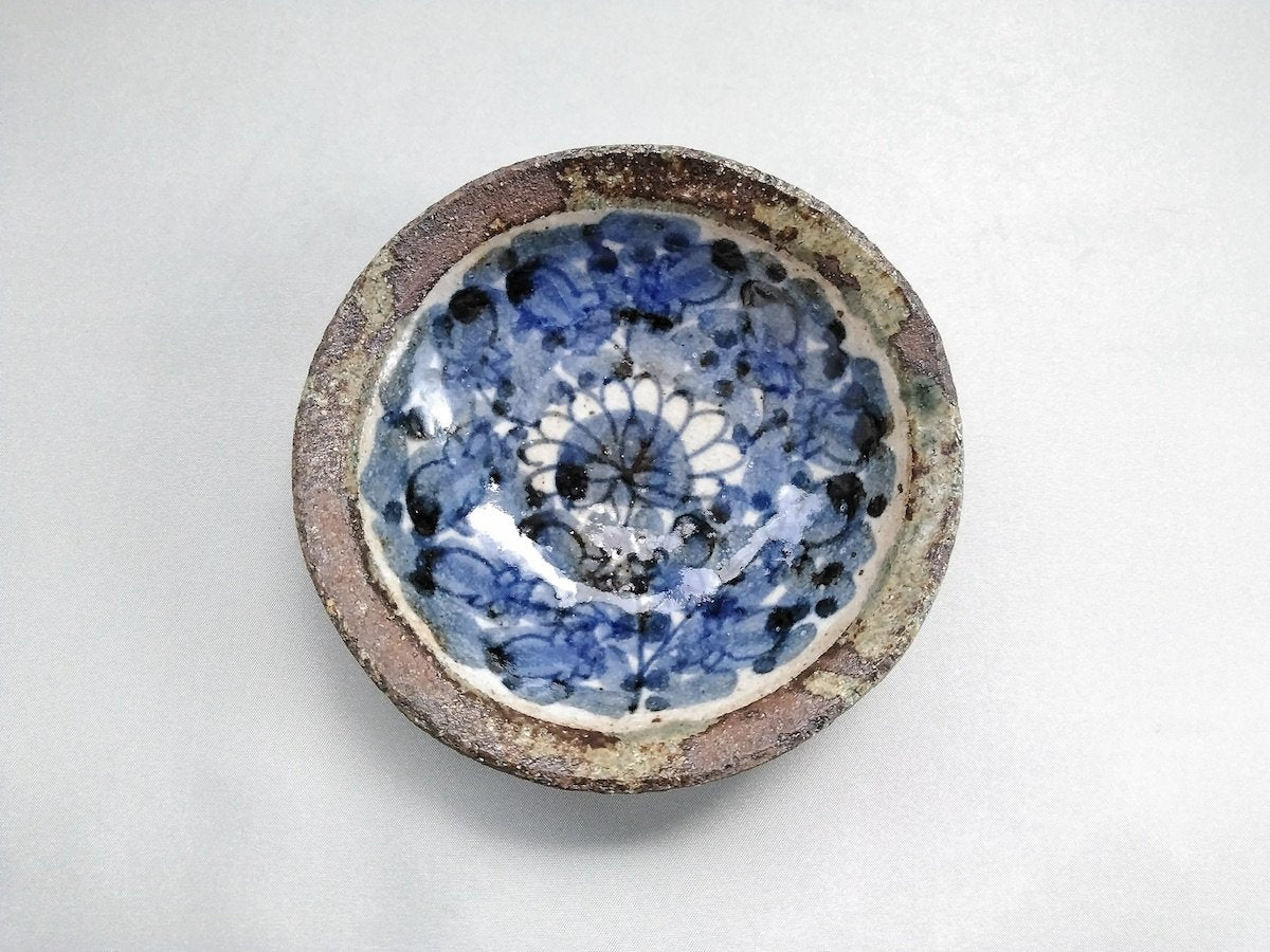 Round small plate with dyed flower crest [Kosaigama]