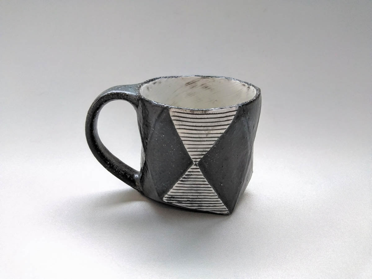 Black glaze white background rhombus line engraving hexagonal mug [Tatsuo Otomo]