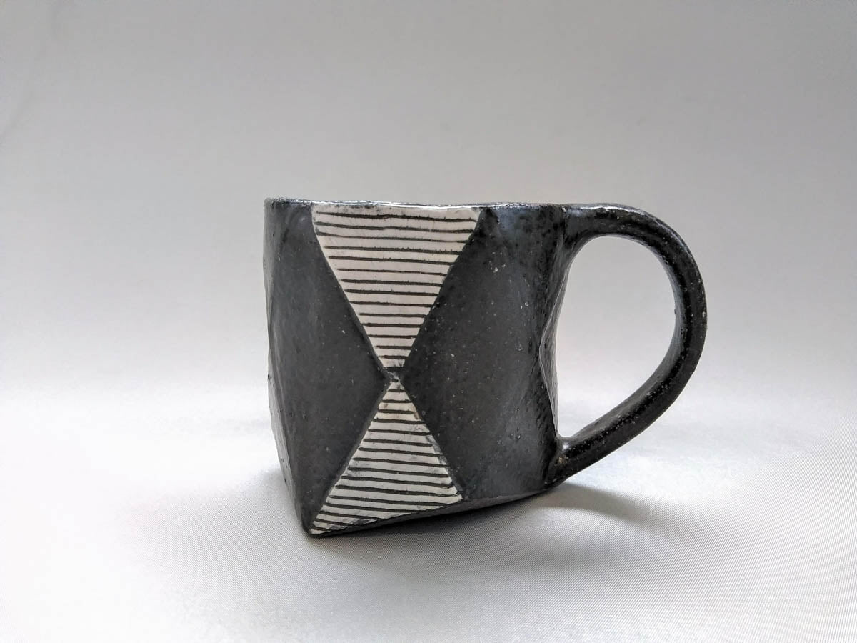 Black glaze white background rhombus line engraving hexagonal mug [Tatsuo Otomo]