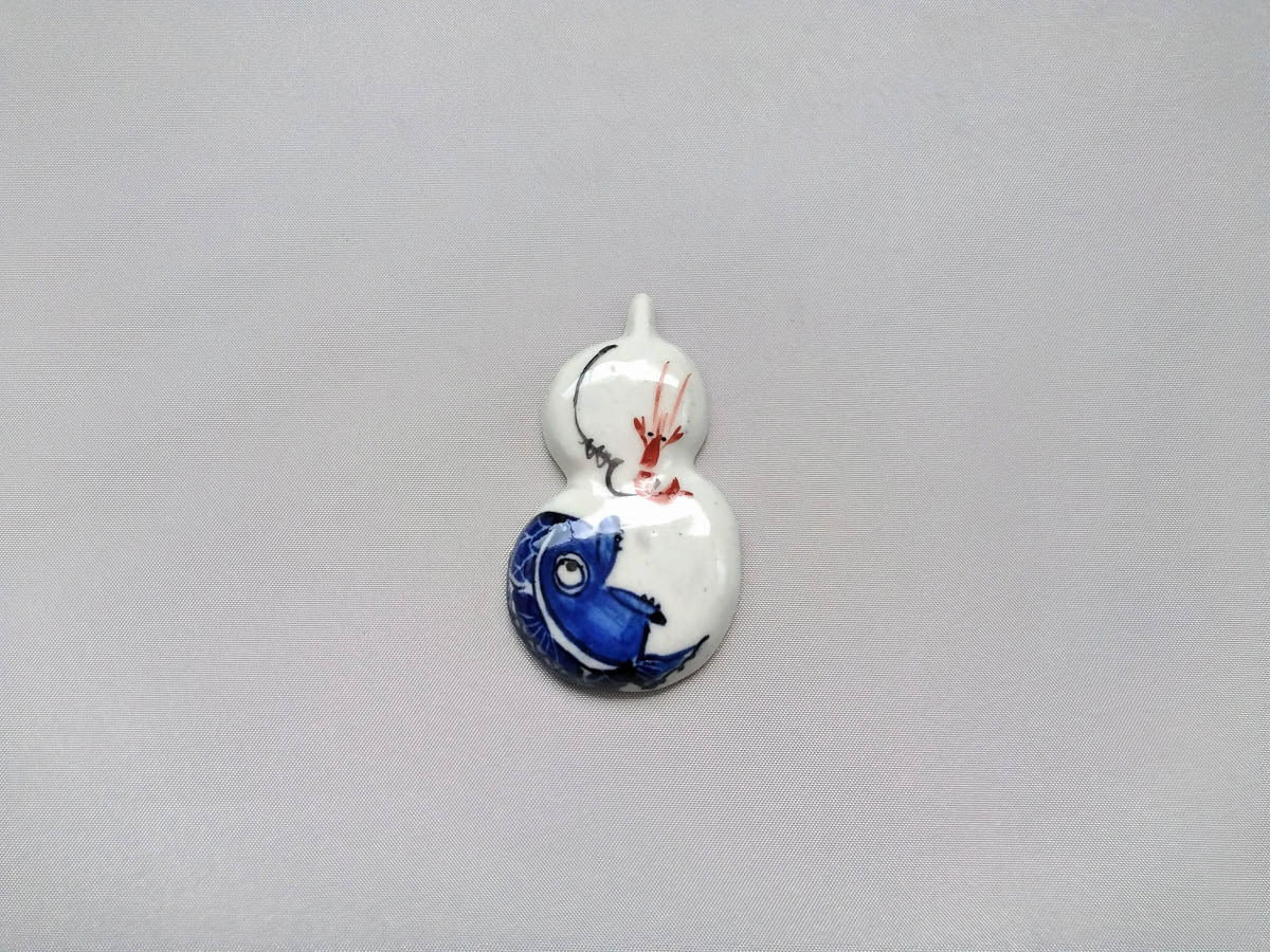 Gourd-shaped chopstick rest shrimp and sea bream blue [Ceramic Studio Raku]
