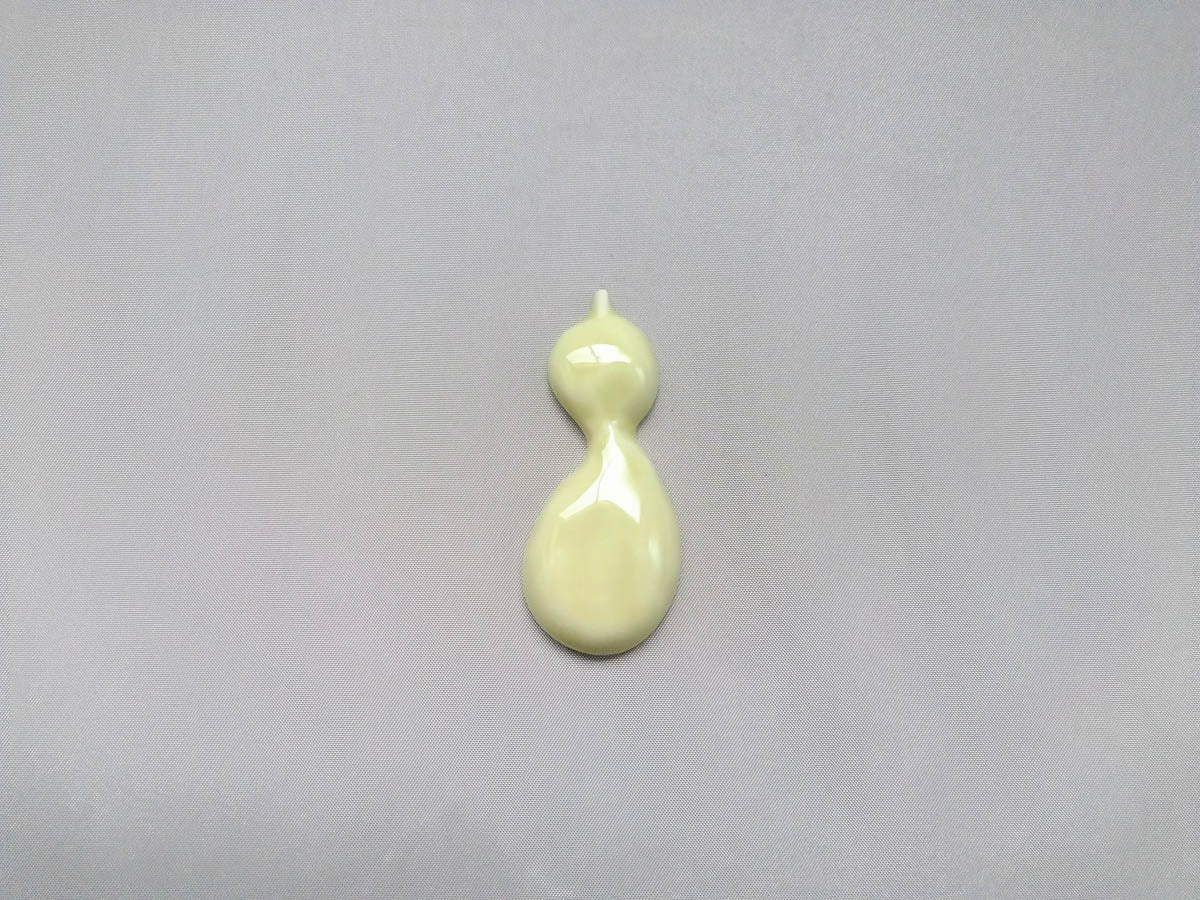 Gourd-shaped chopstick rest light yellow [Porcelain Studio Raku]