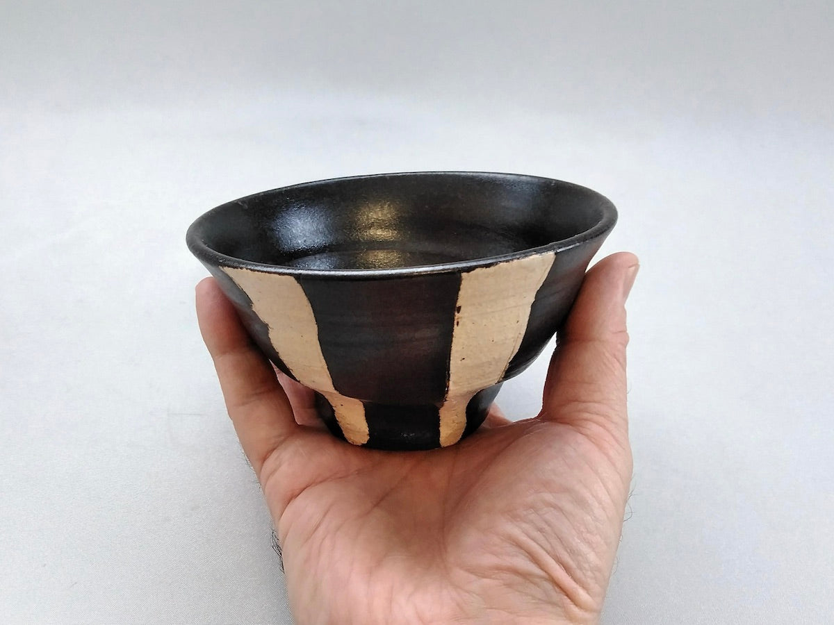 Small black glaze striped rice bowl [Kazuhito Yamamoto]
