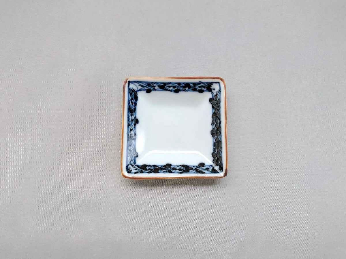 Square bean plate with embossed pattern on the dyed surface [Koshigama]