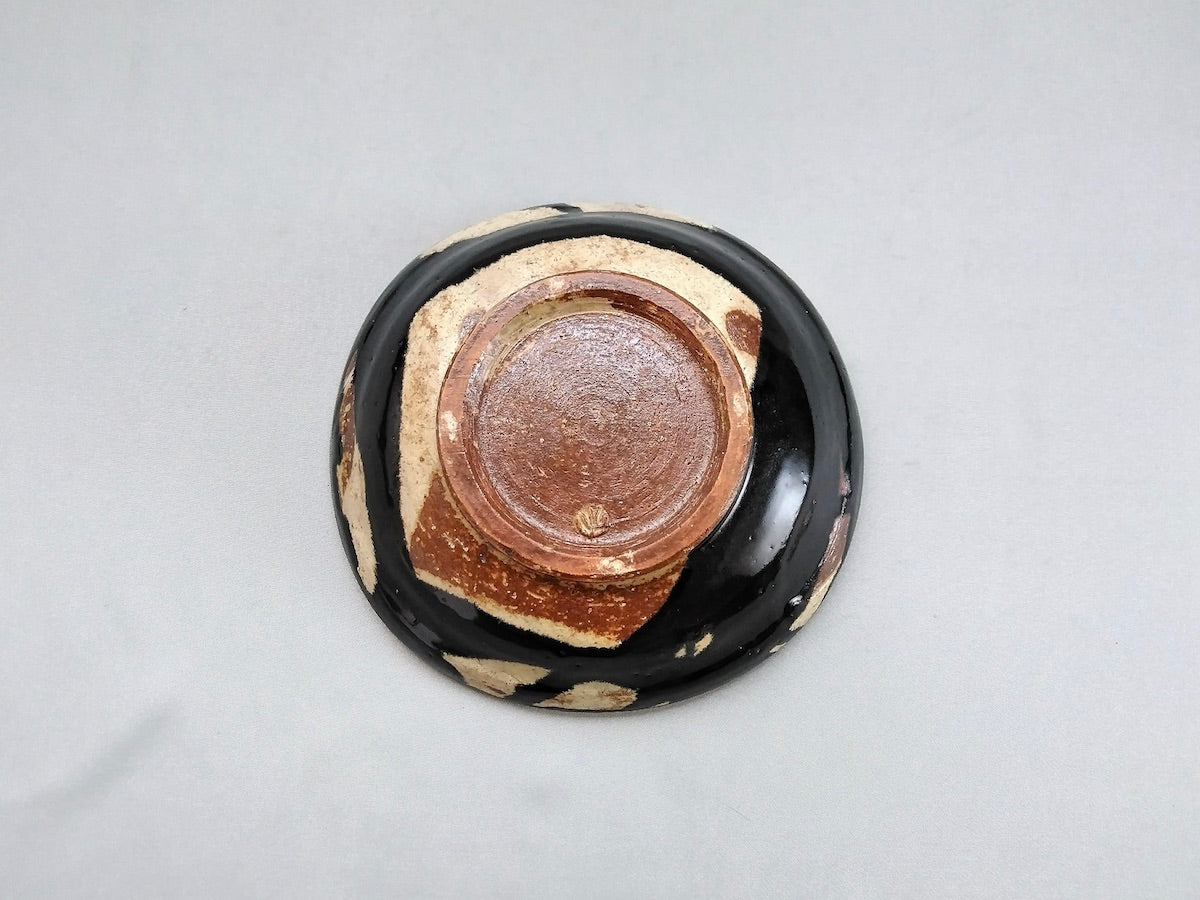 Black Oribe Kakebu 5-inch shallow bowl [Daiko Oguri]