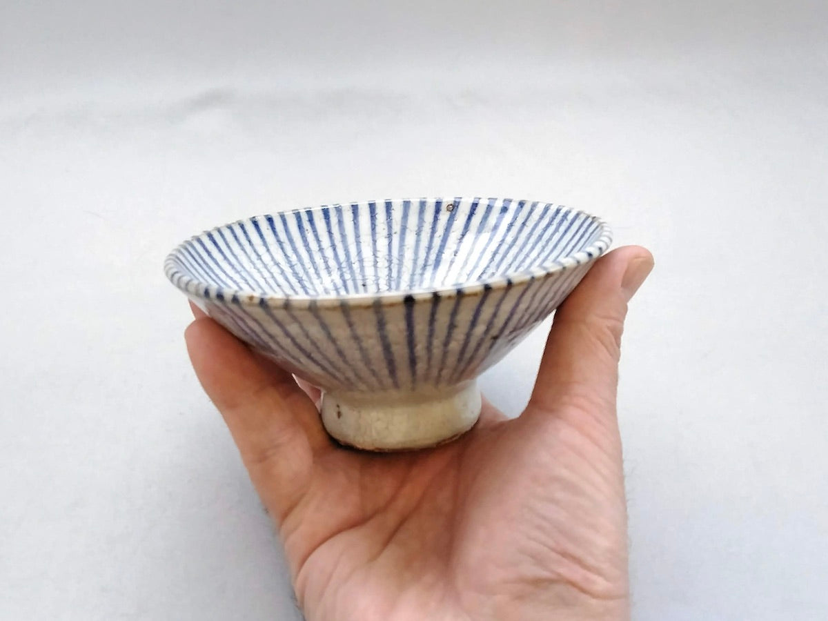 Konahiki Tokusa flat rice bowl small blue [Shigehisa Miura]