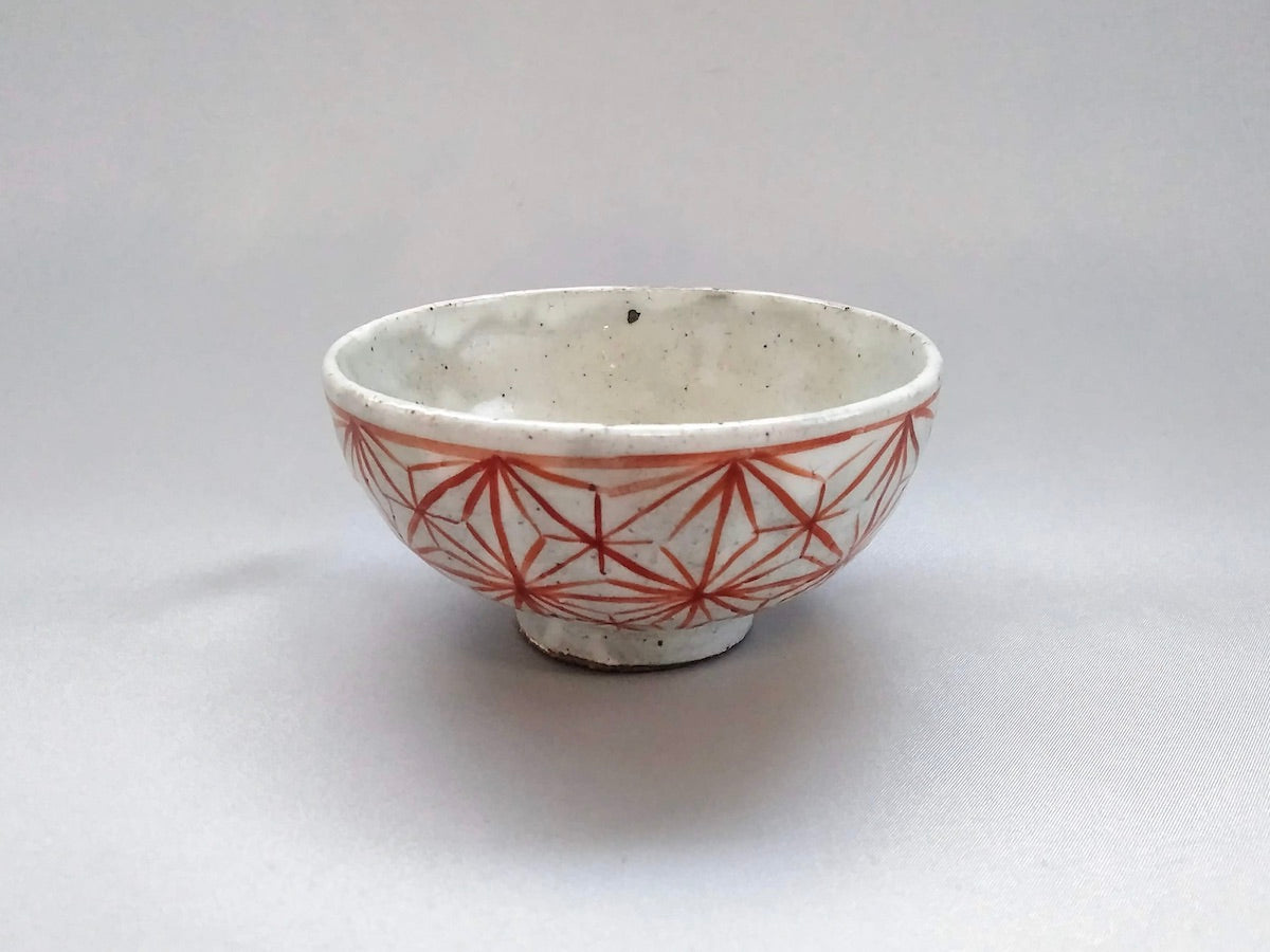 Red rice bowl made from powdered hemp leaves [Shigehisa Miura]