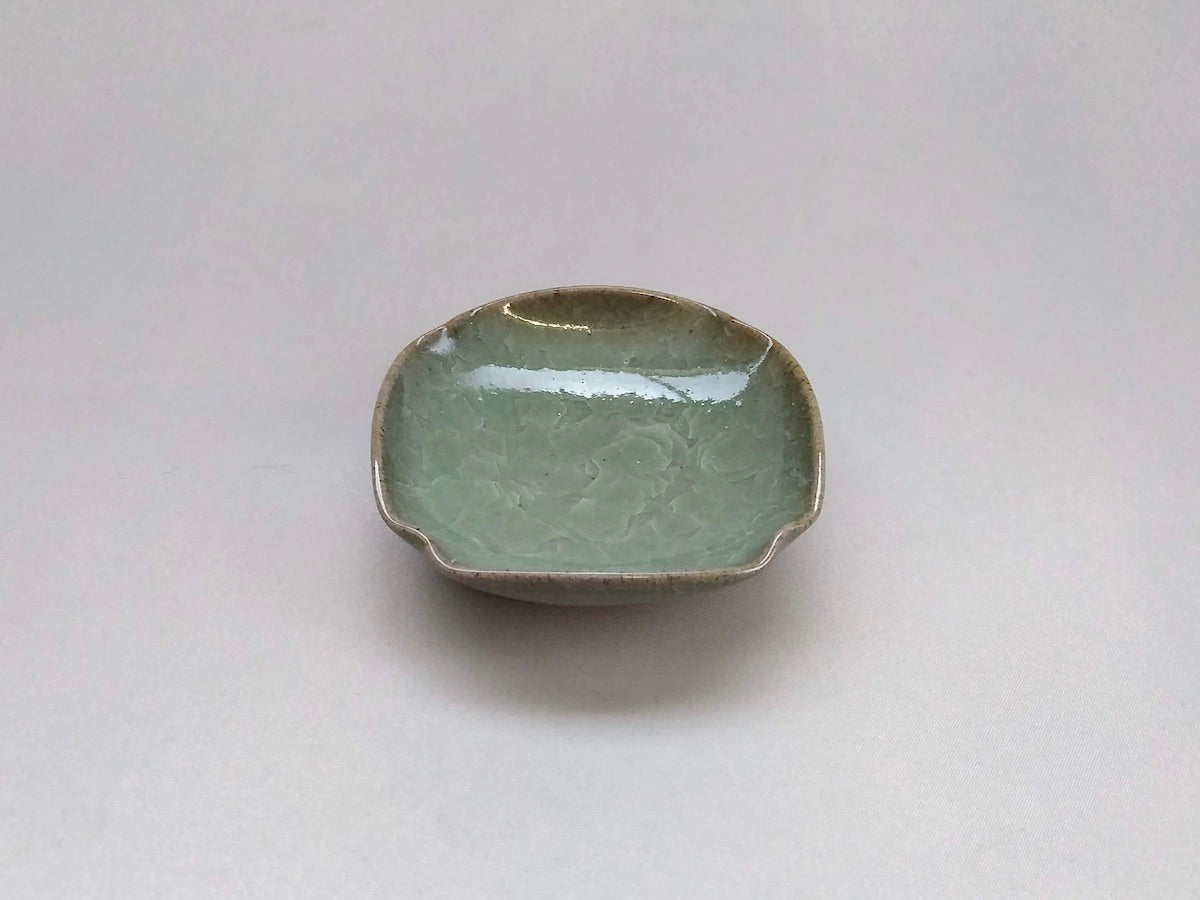 Green porcelain square small plate [Taku Kiyama]