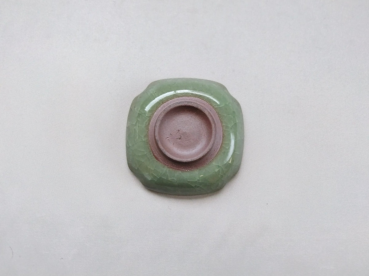 Green porcelain square small plate [Taku Kiyama]