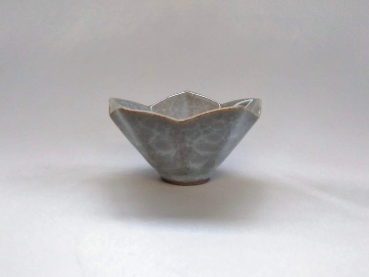 Ice flower porcelain bellflower small attachment [Taku Kiyama]