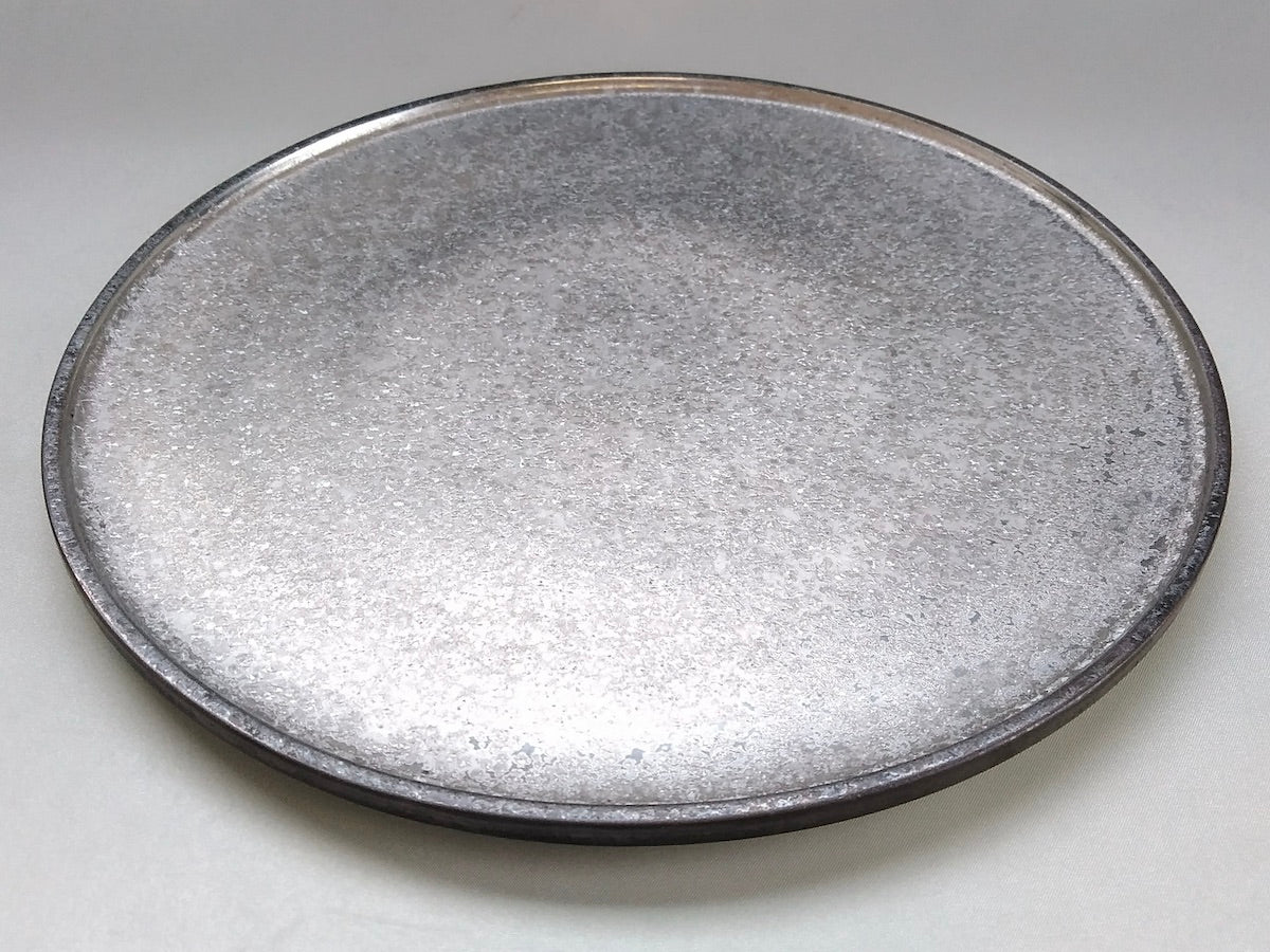 Black yuzu silver painted 27cm round plate with edge [Toetsu kiln]