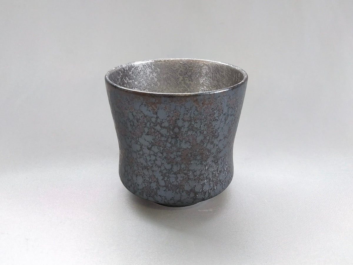 Silver-painted wide goblet with black crystal [Toetsu Kiln]
