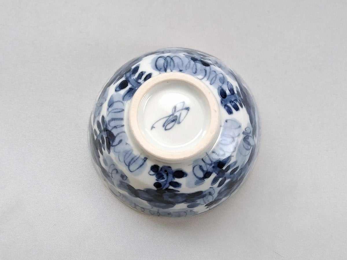 Flower pattern with tea [Katsuro Yokota]