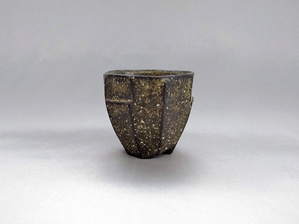 Ash glaze chamfered sake cup [Tatsuo Otomo]