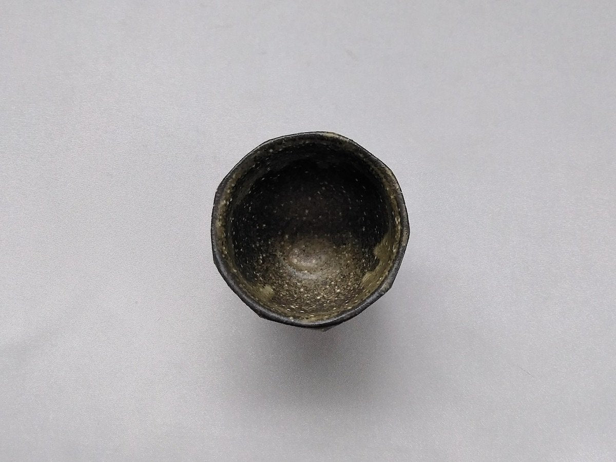 Ash glaze chamfered sake cup [Tatsuo Otomo]