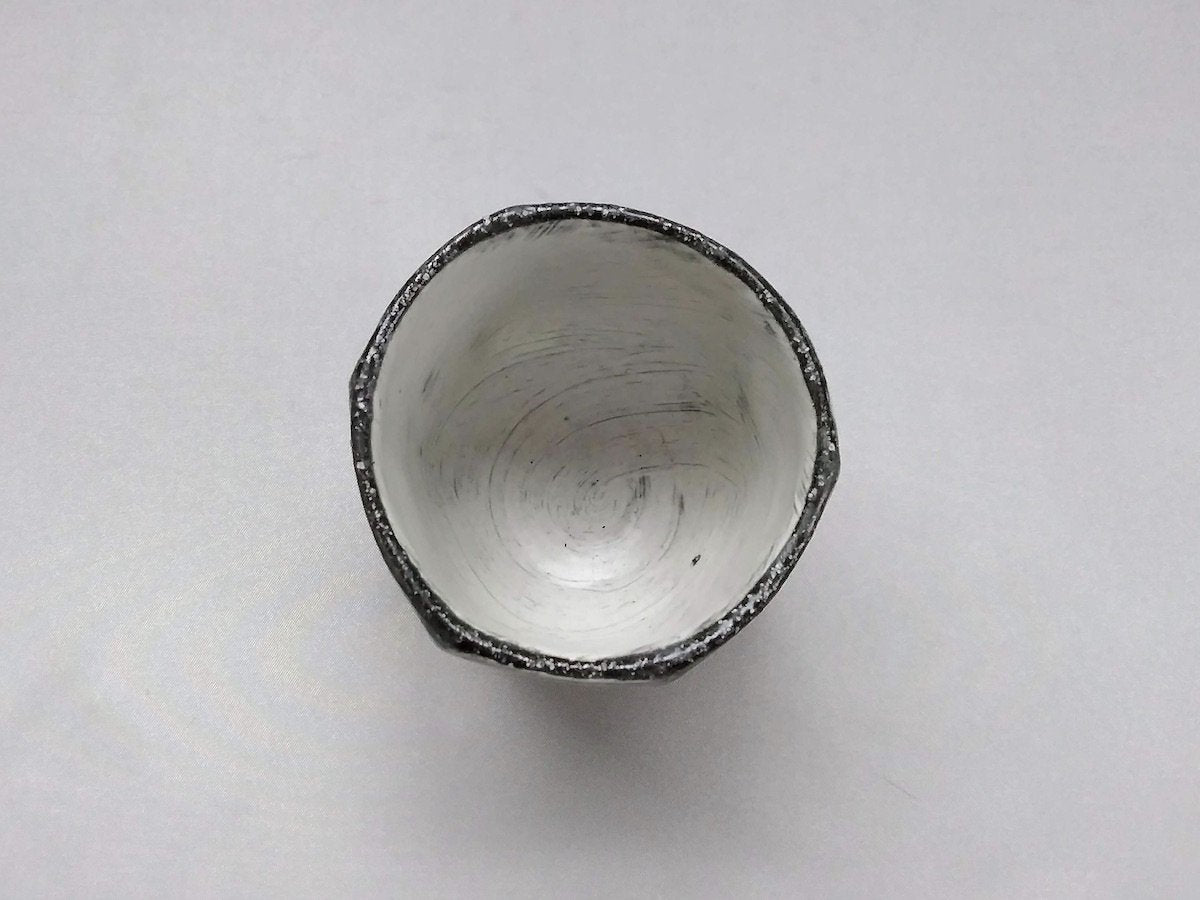 Black glaze white line carved hexagonal teacup [Tatsuo Otomo]