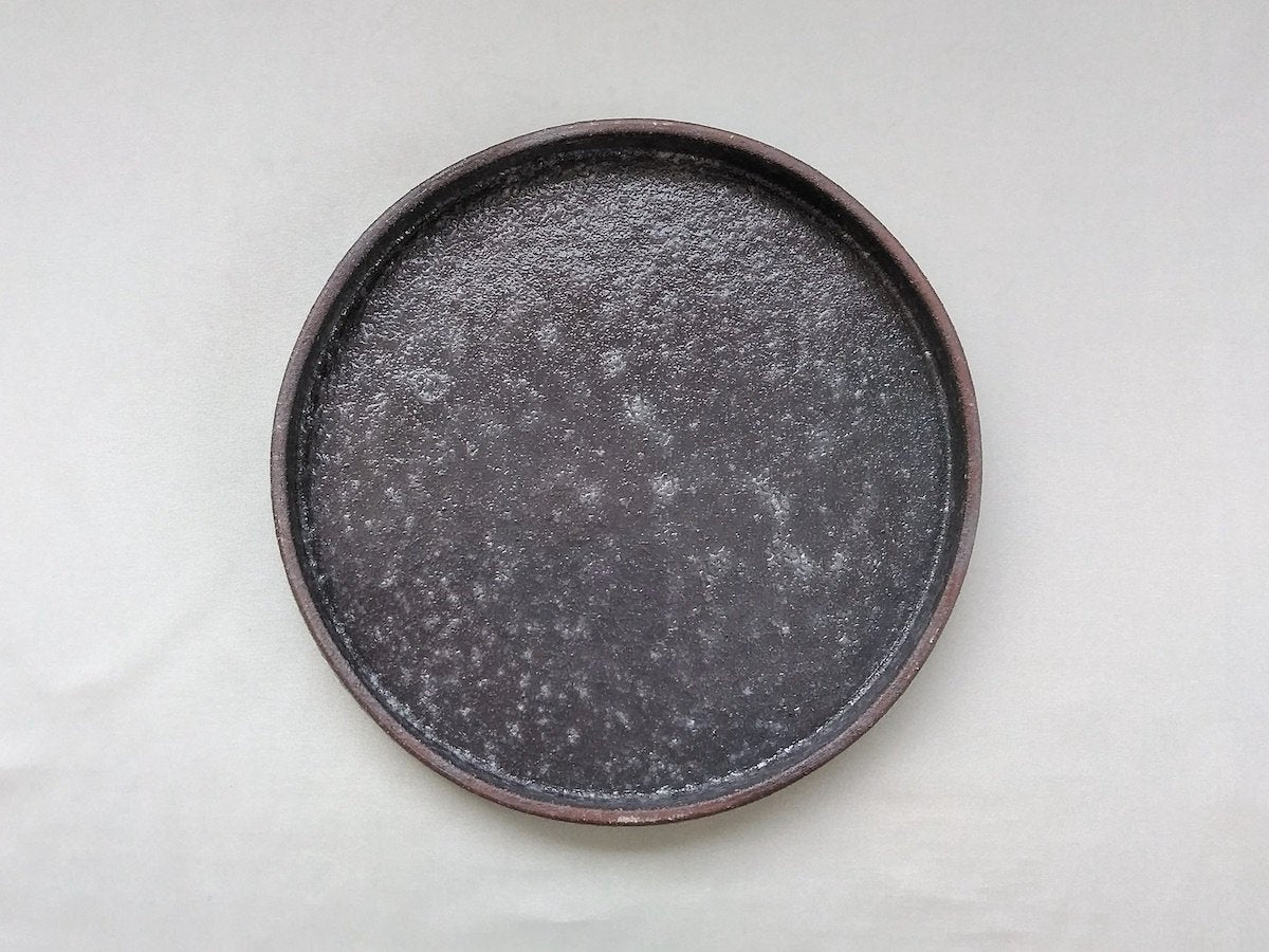 Small black karagi round plate [Masahiro Kumagai]