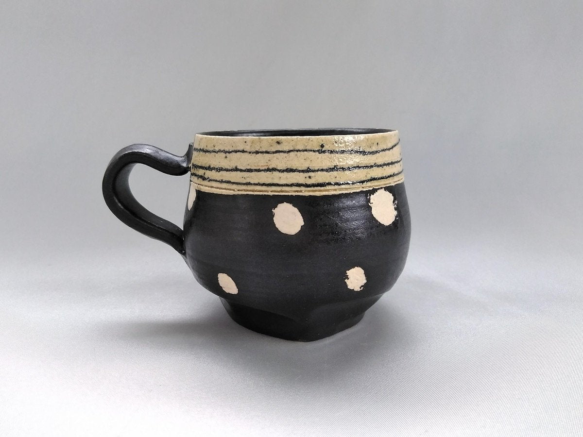 Black glaze line engraved dot round mug [Kazuhito Yamamoto]