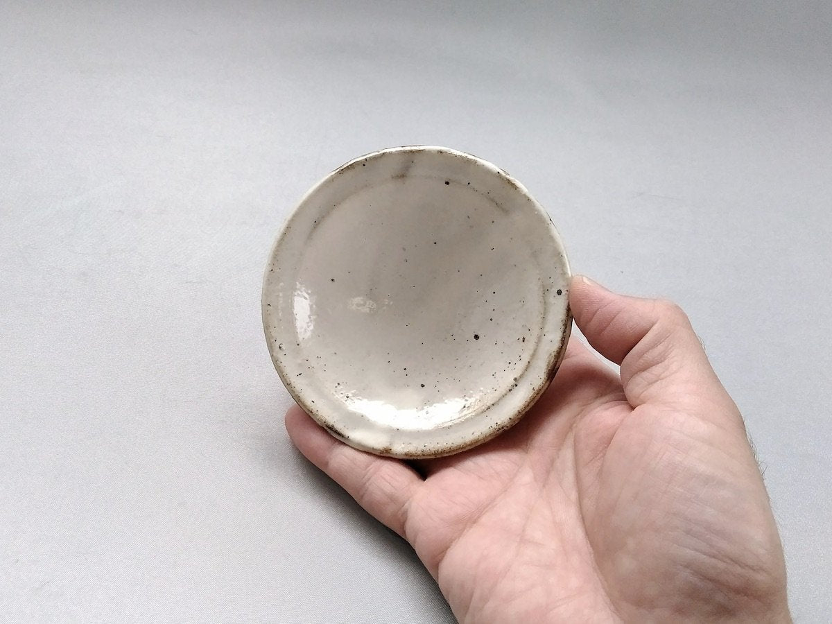 Powdered bean plate [Kazuhito Yamamoto]