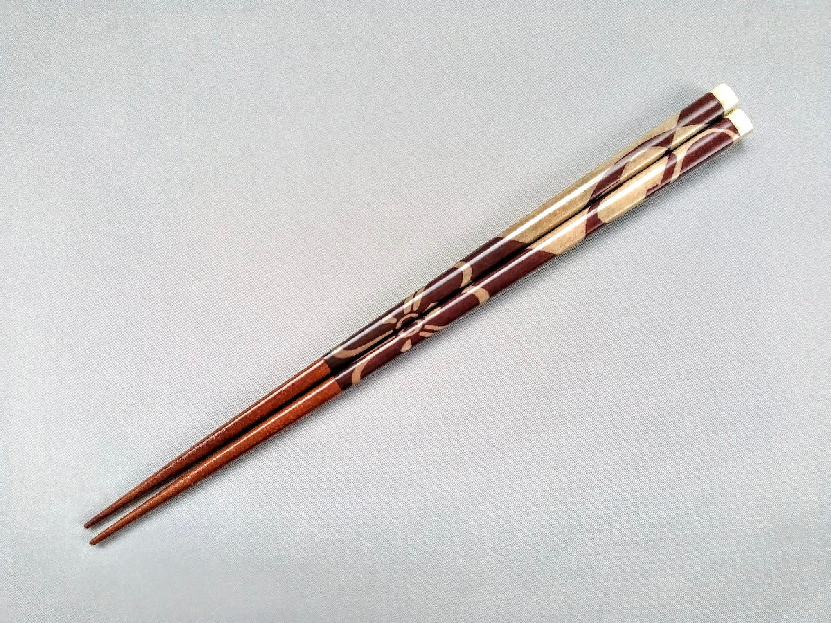 Natural wooden chopsticks with flower pattern [Hashikura Matsukan]