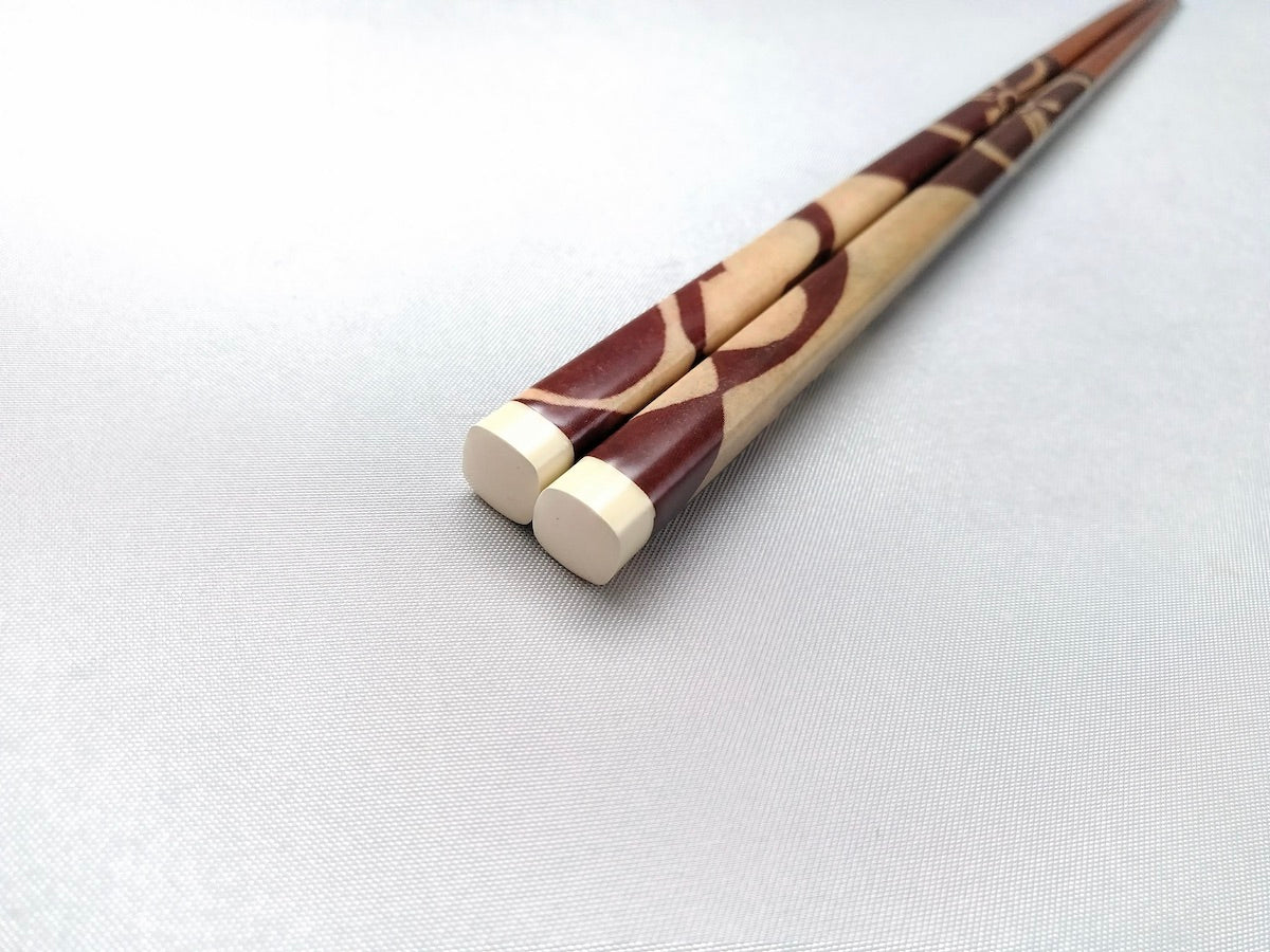 Natural wooden chopsticks with flower pattern [Hashikura Matsukan]
