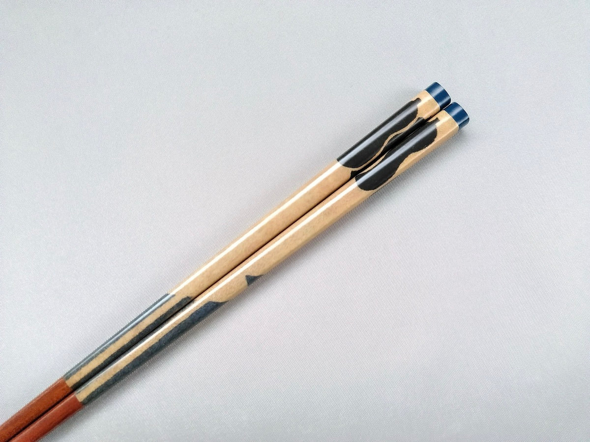 Natural wooden chopsticks Hisago navy blue [Hashikura Matsukan]