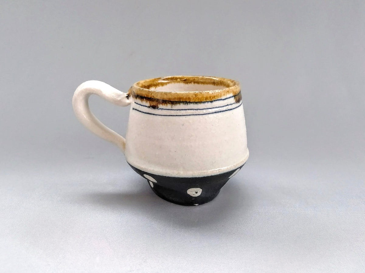 White makeup line engraved black volume white dot coffee cup [Kazuhito Yamamoto]