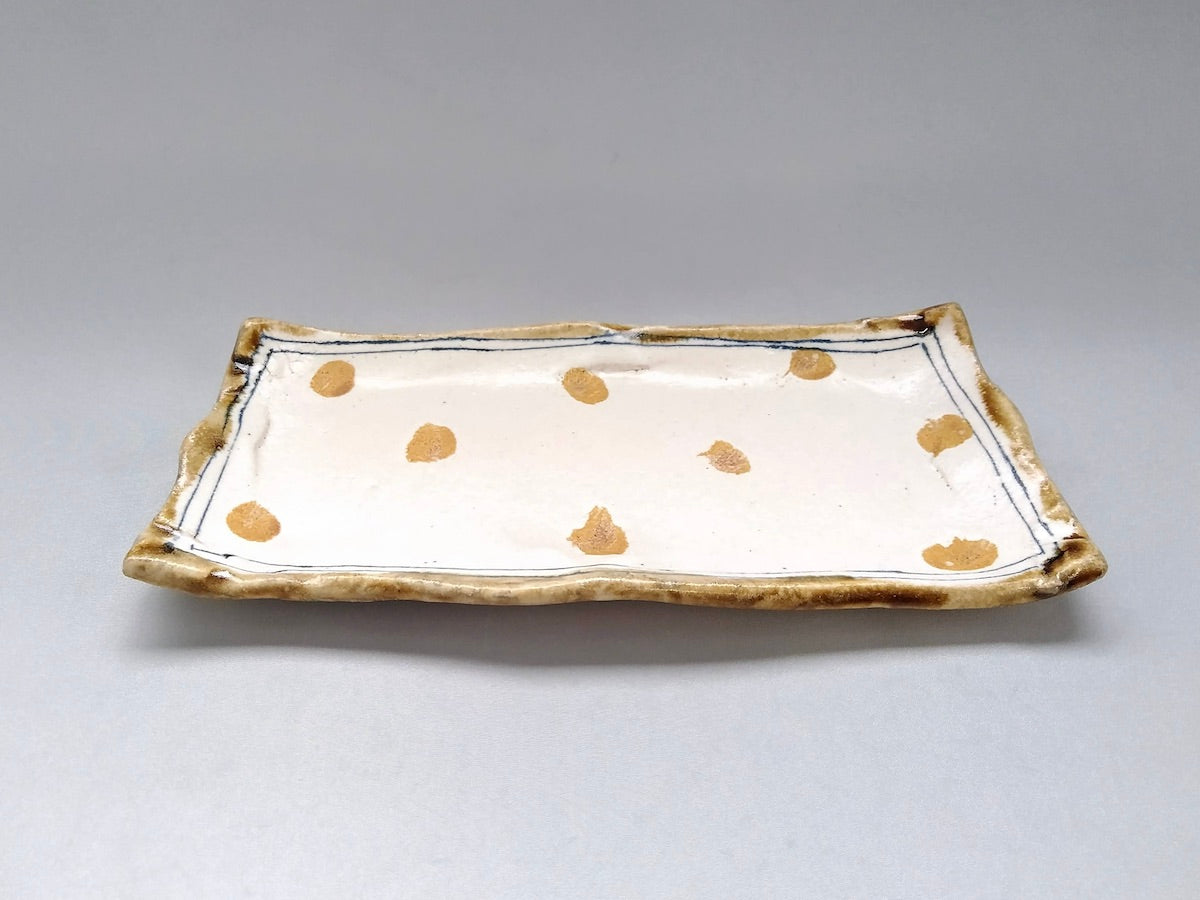 White makeup line engraved yellow dot pottery plate [Kazuhito Yamamoto]