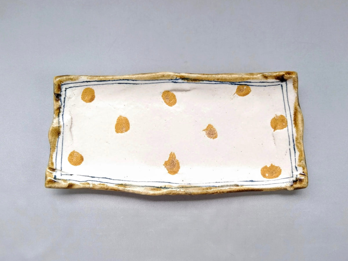 White makeup line engraved yellow dot pottery plate [Kazuhito Yamamoto]