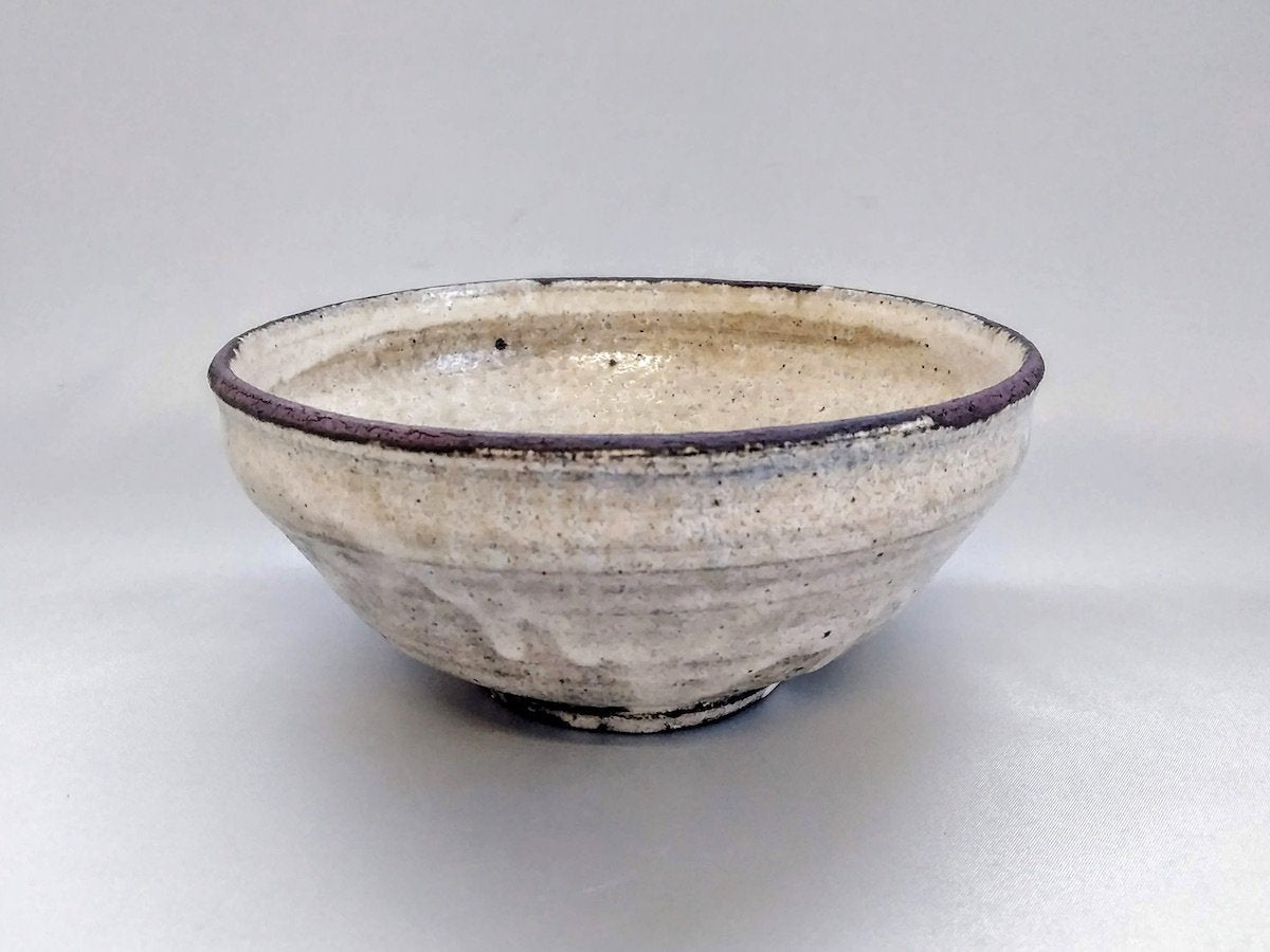 Powdered ash glaze medium bowl [Seiji Okuda]