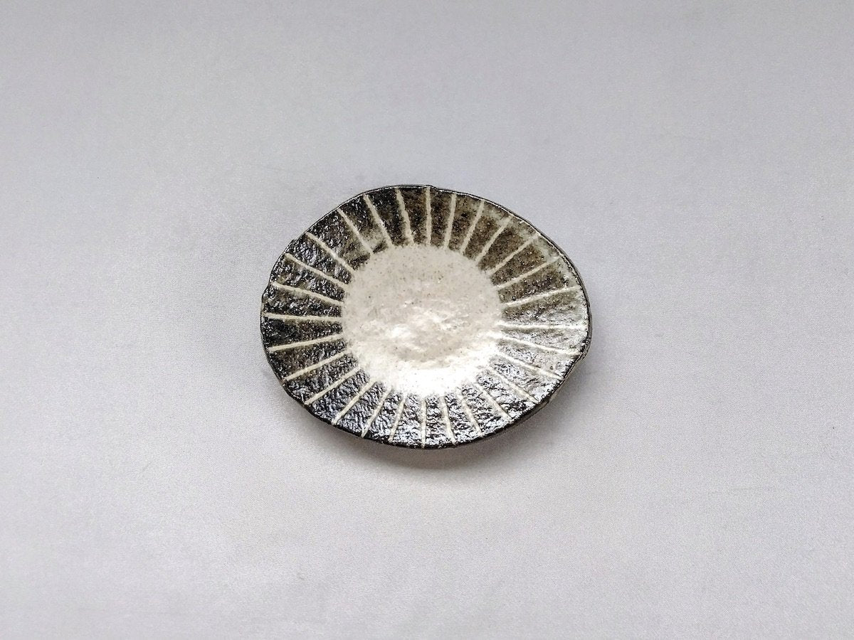 A rare oval small plate [Seisaku Kusaka/Mari]