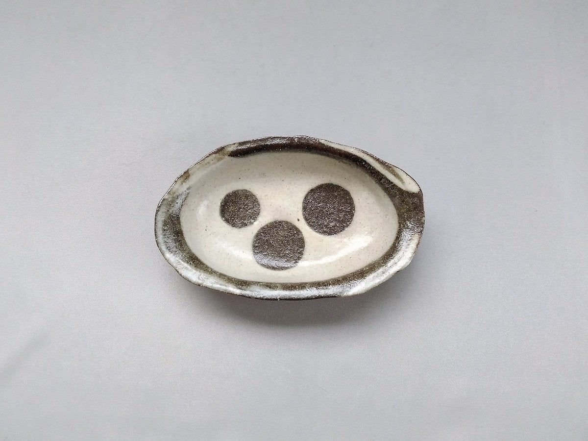 White polka dot oval small plate [Seisaku Kusaka/Mari]