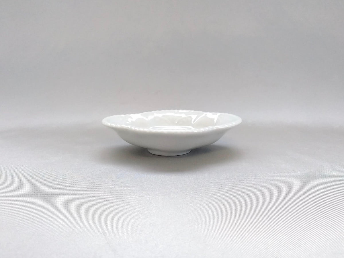 White porcelain quince-shaped salt plate [Tokushichigama]