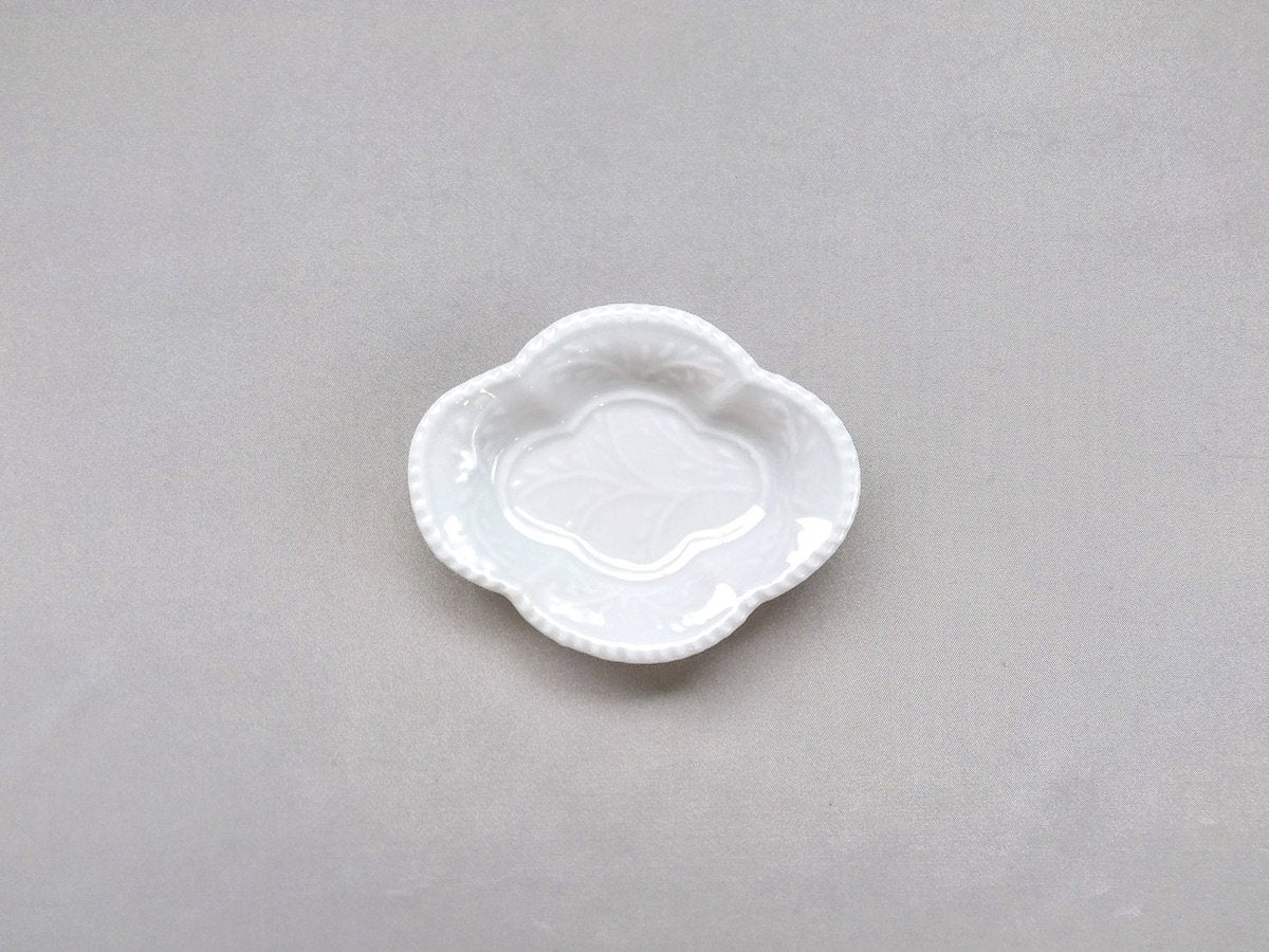 White porcelain quince-shaped salt plate [Tokushichigama]
