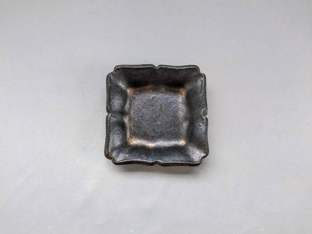 Black glaze square small plate [Masaki Domoto]