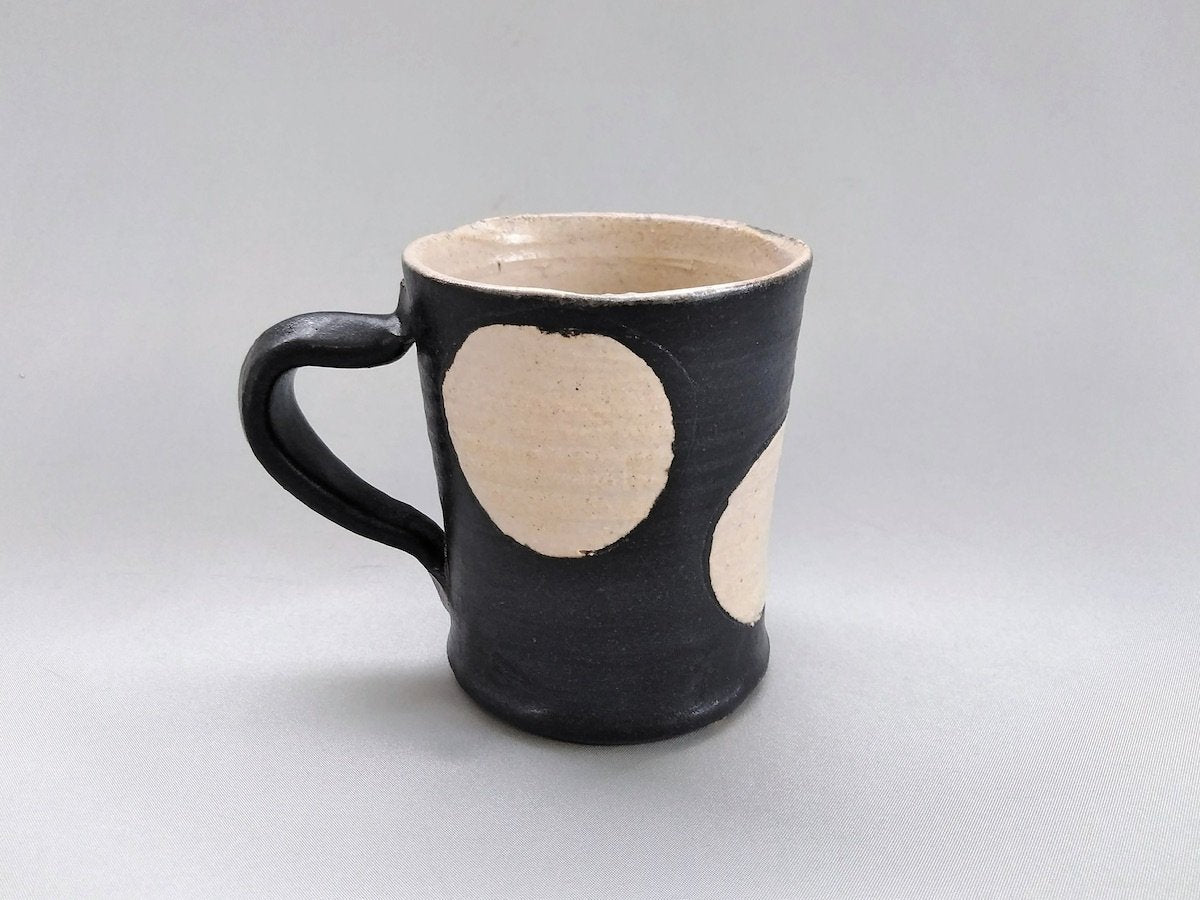 Black glaze round pattern tube mug [Kazuhito Yamamoto]