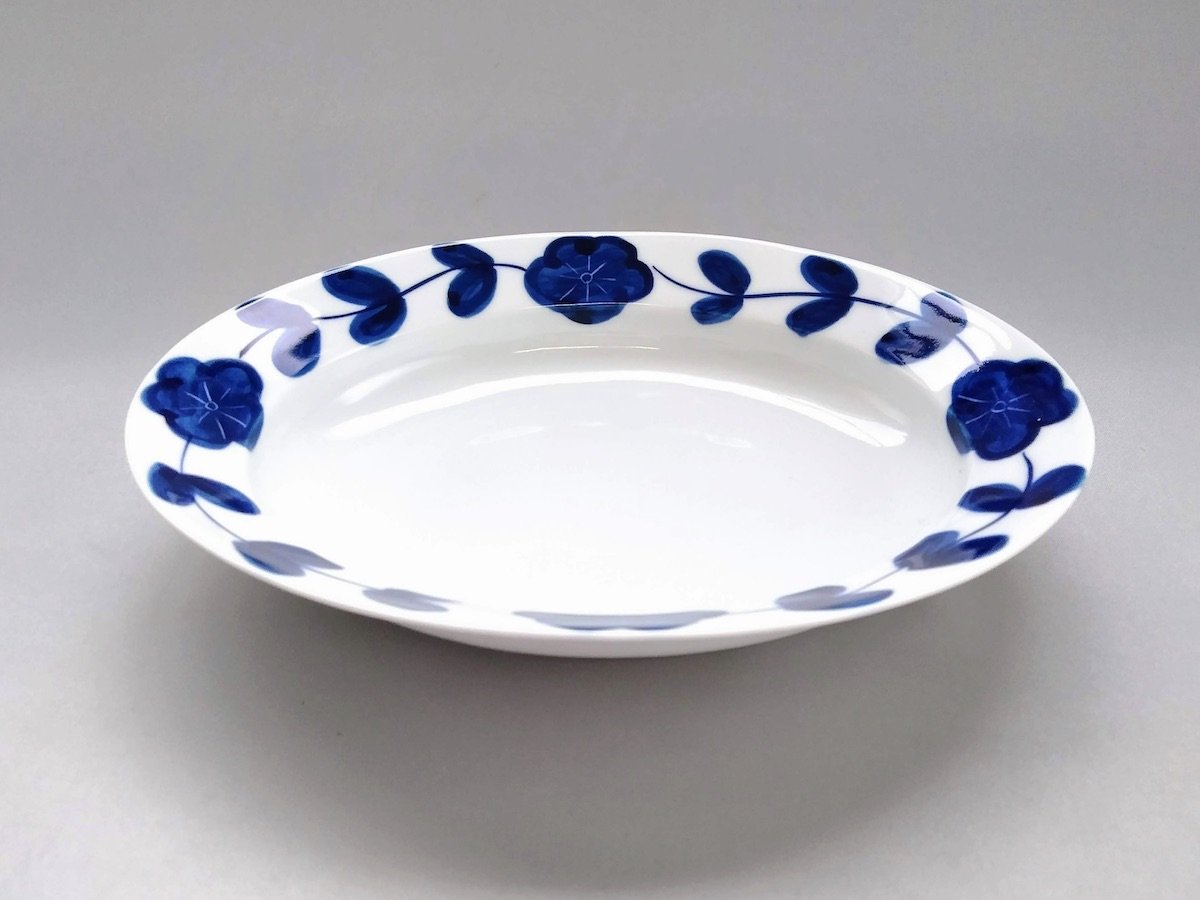 Rim oval plate with dyed flowers [Koyogama]